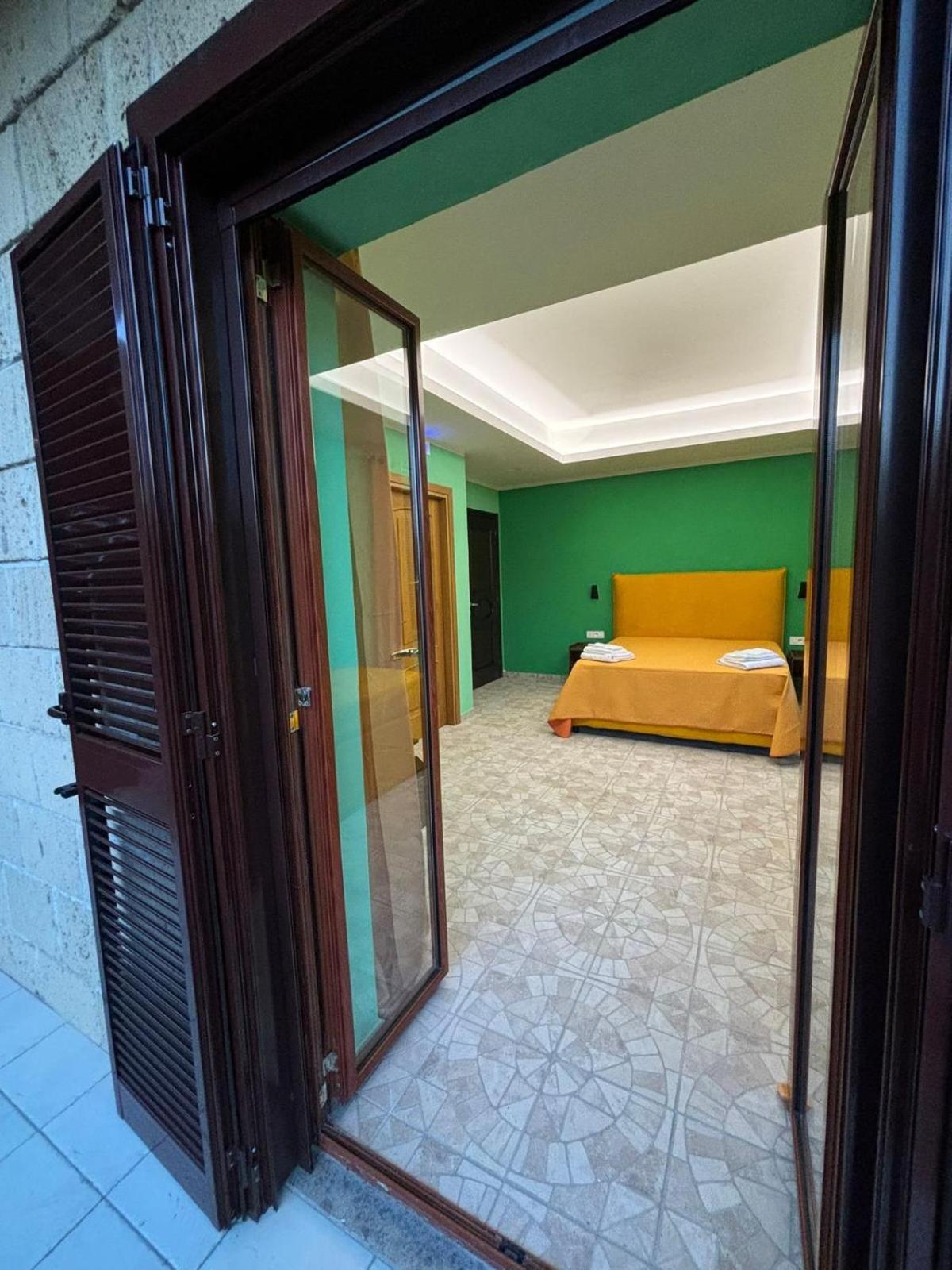Domus Arco Romano Guest House Ітрі Екстер'єр фото