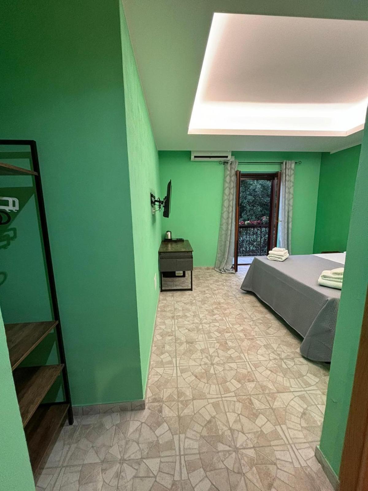 Domus Arco Romano Guest House Ітрі Екстер'єр фото